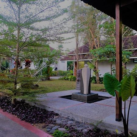 Hotel Minak Jinggo Banyuwangi  Exteriör bild