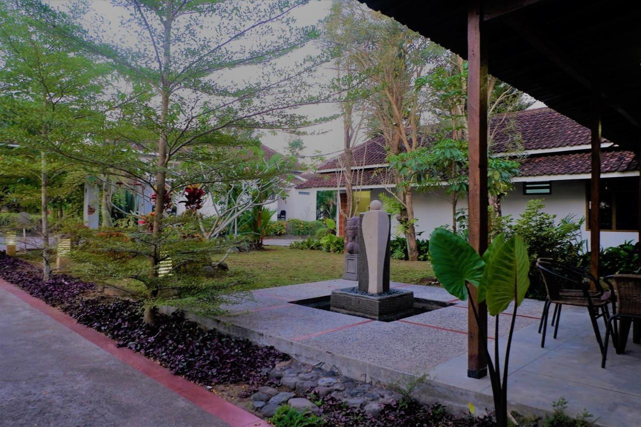 Hotel Minak Jinggo Banyuwangi  Exteriör bild