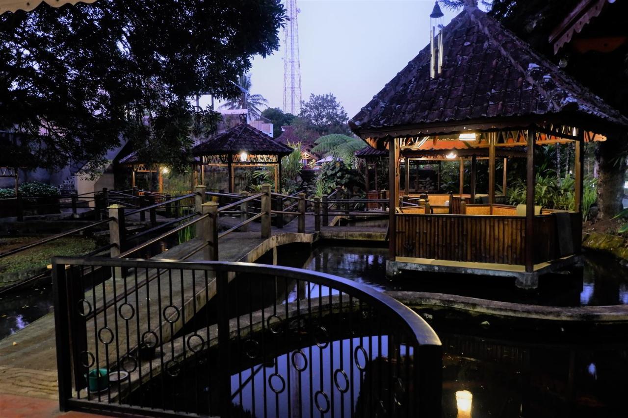Hotel Minak Jinggo Banyuwangi  Exteriör bild
