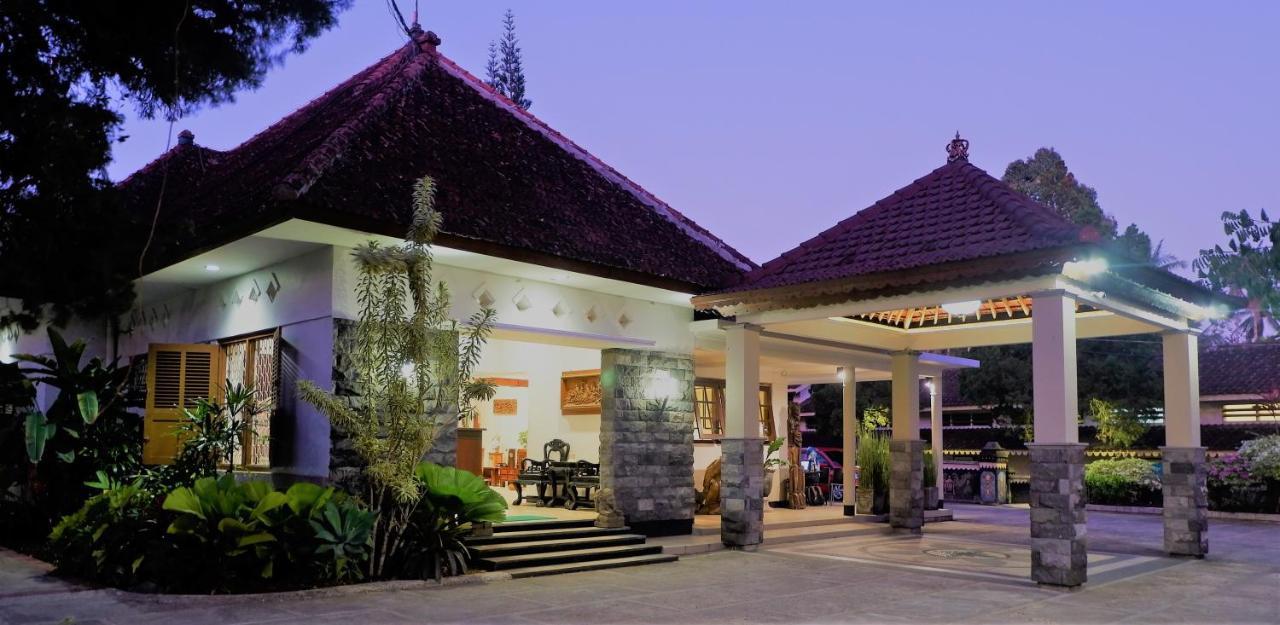 Hotel Minak Jinggo Banyuwangi  Exteriör bild