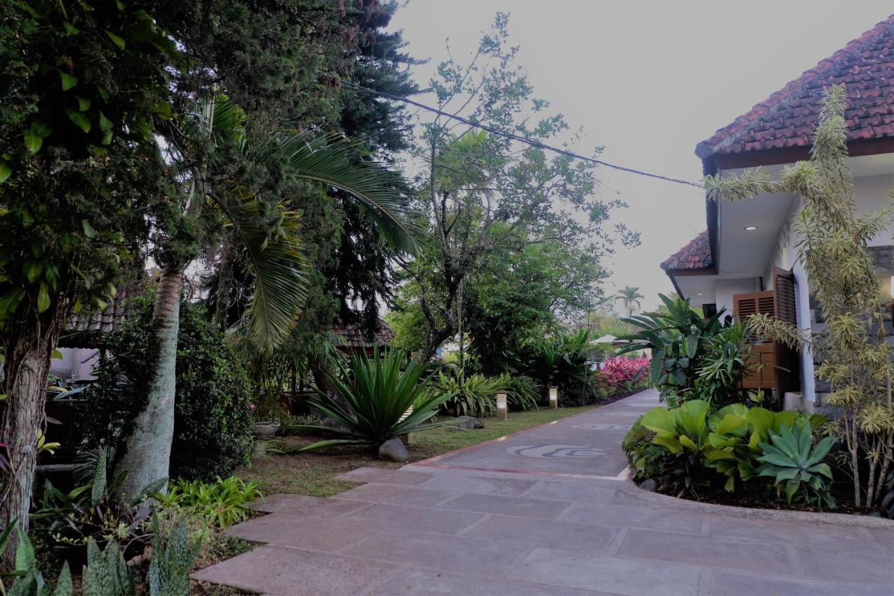 Hotel Minak Jinggo Banyuwangi  Exteriör bild